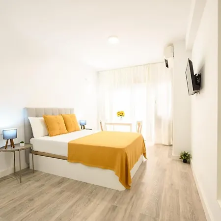 Pinzon 2, Center By 10tosea *