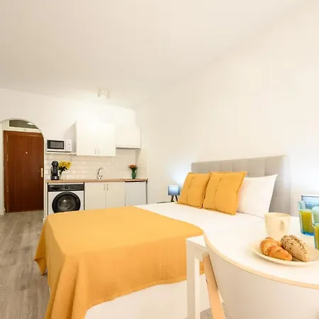 Pinzon 2, Center By 10tosea