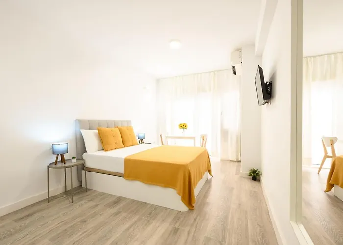 Pinzon 2, Center By 10tosea *