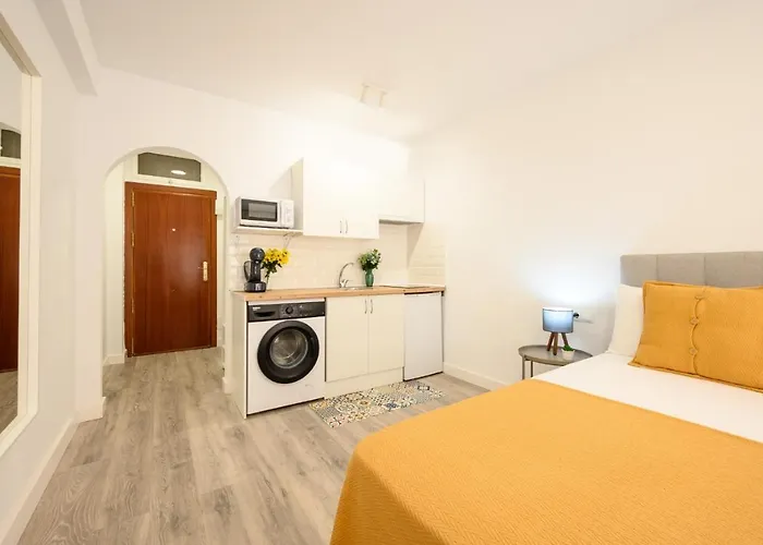 Pinzon 2, Center By 10tosea *