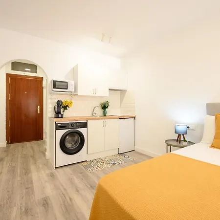 Pinzon 2, Center By 10tosea *
